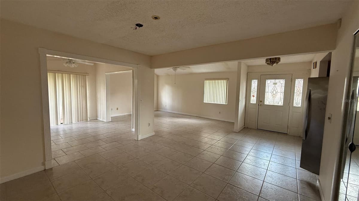 250 RAINTREE DRIVE — photo 17 of 19