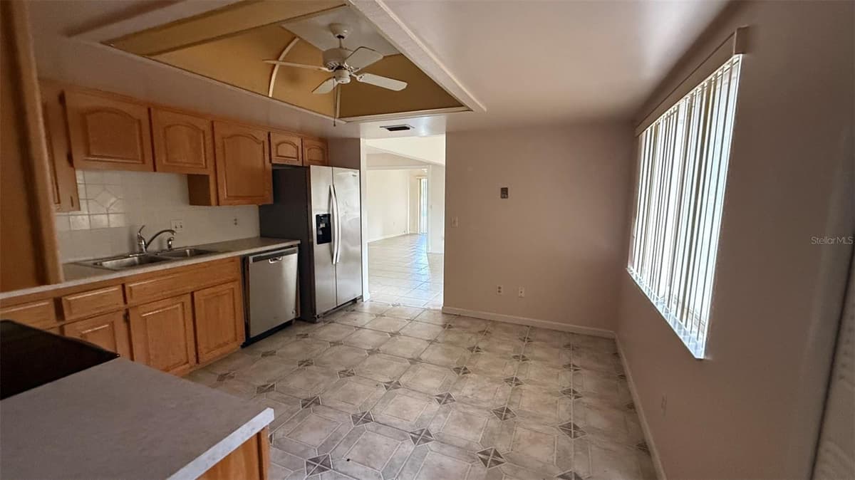 250 RAINTREE DRIVE — photo 8 of 19