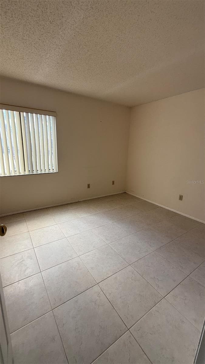 250 RAINTREE DRIVE — photo 10 of 19