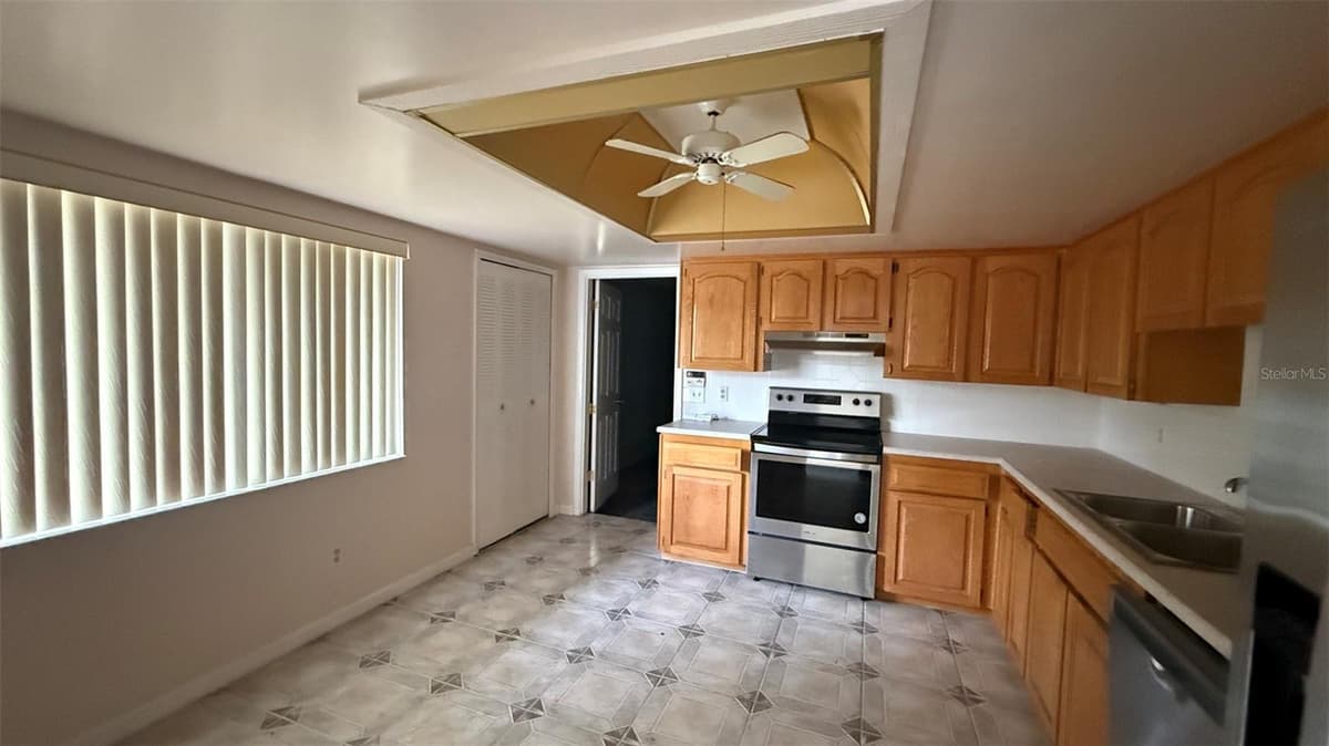 250 RAINTREE DRIVE — photo 9 of 19