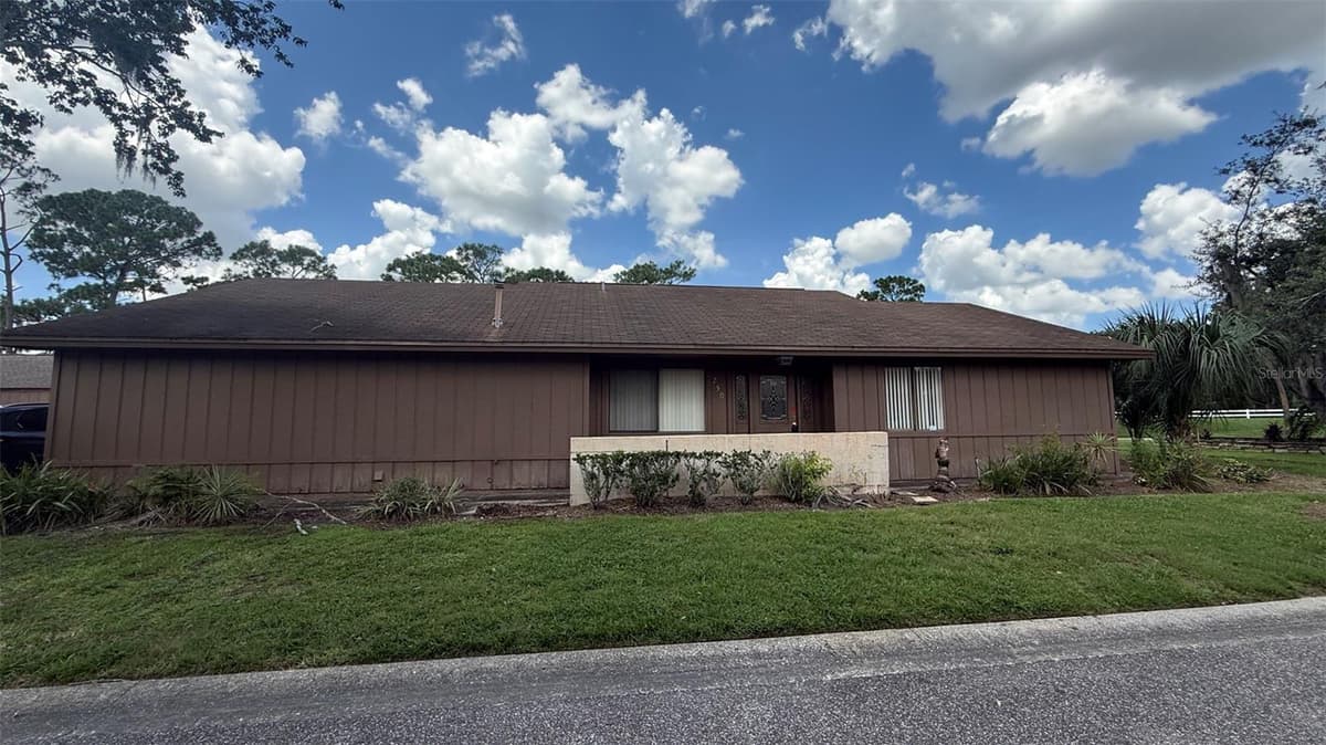 250 RAINTREE DRIVE — photo 3 of 19