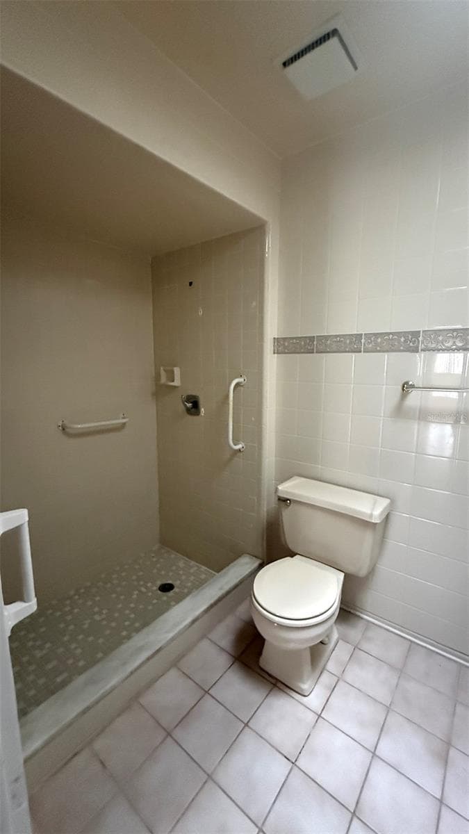 250 RAINTREE DRIVE — photo 14 of 19