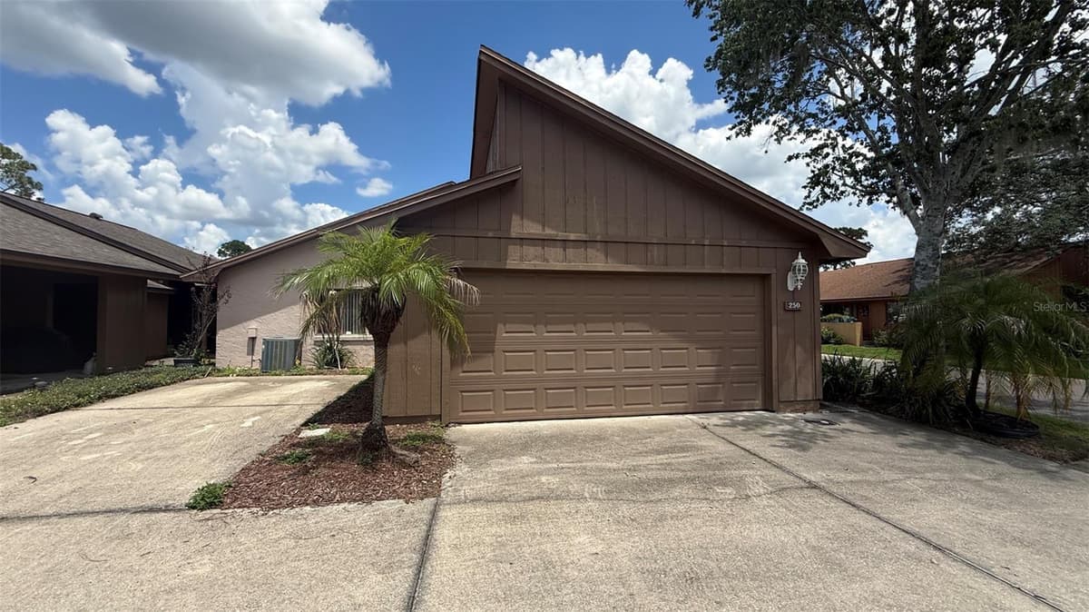250 RAINTREE DRIVE — photo 4 of 19