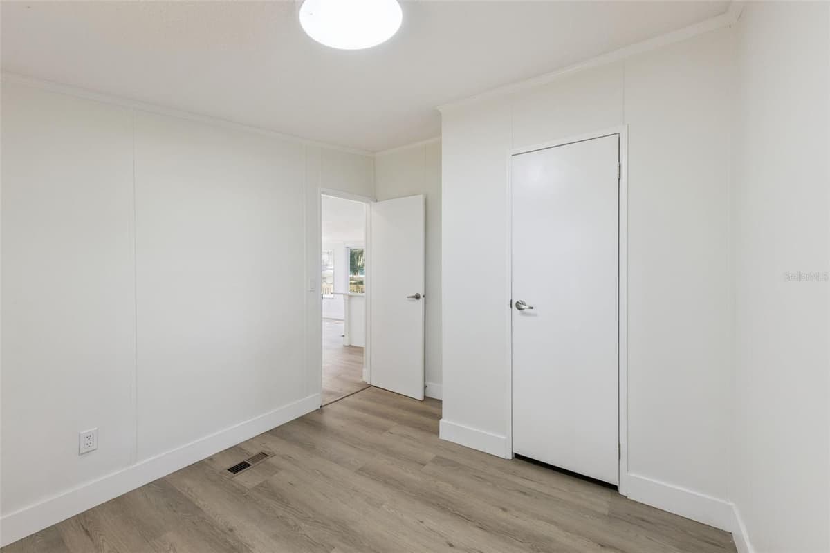 5038 CAMBRIDGE DRIVE — photo 18 of 29