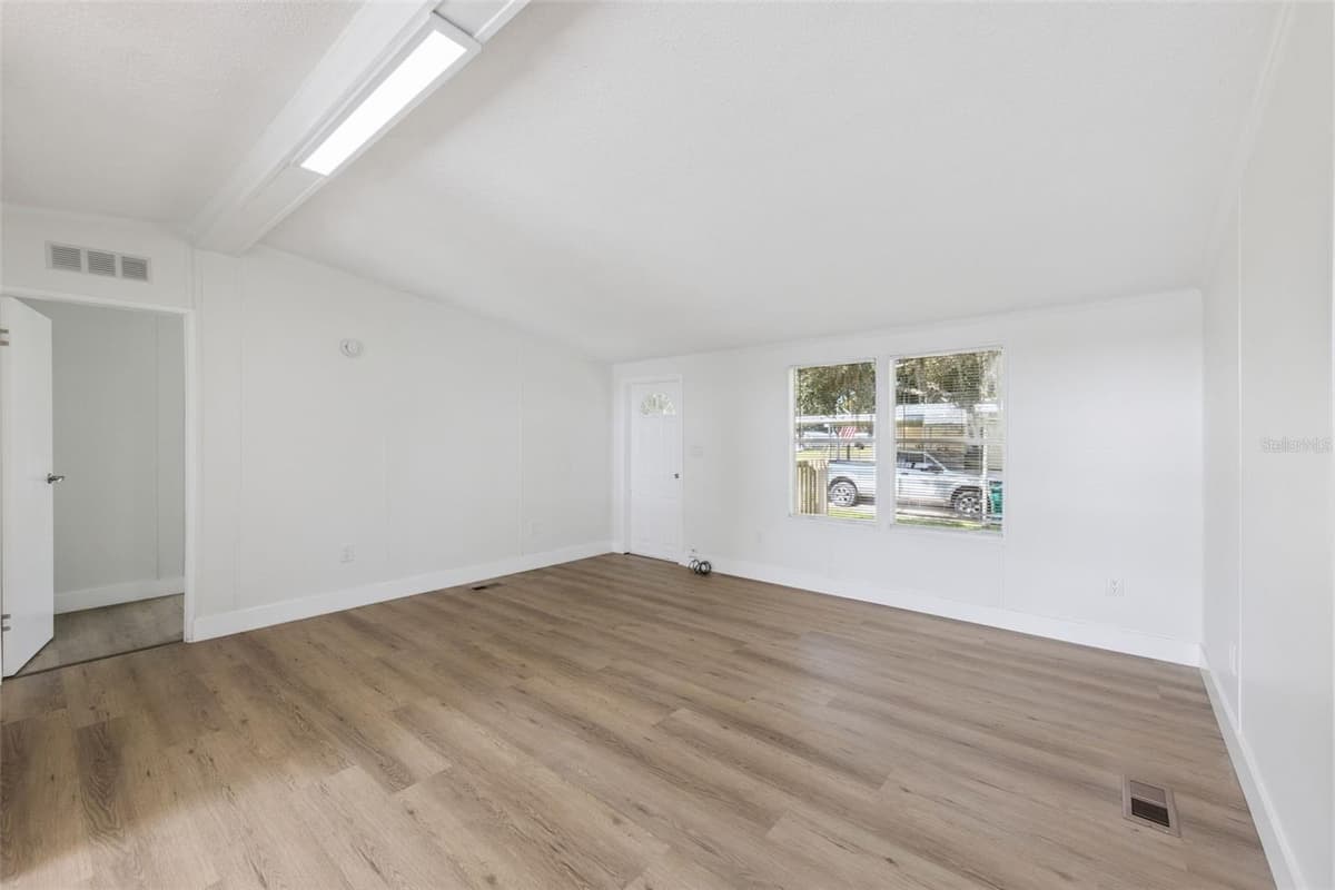 5038 CAMBRIDGE DRIVE — photo 4 of 29