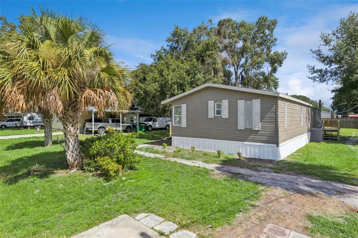 5038 CAMBRIDGE DRIVE — photo 3 of 29