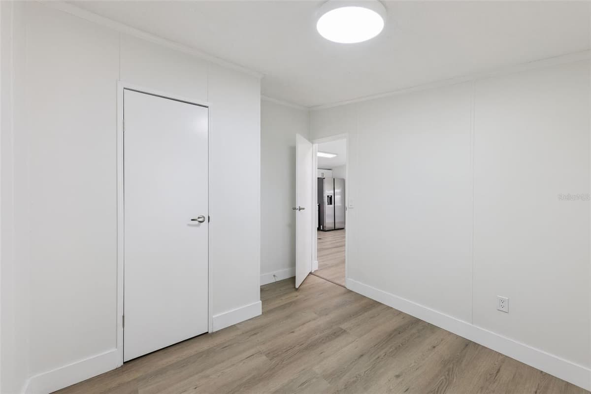5038 CAMBRIDGE DRIVE — photo 14 of 29