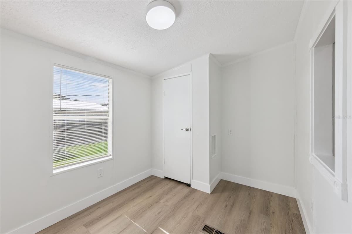 5038 CAMBRIDGE DRIVE — photo 19 of 29
