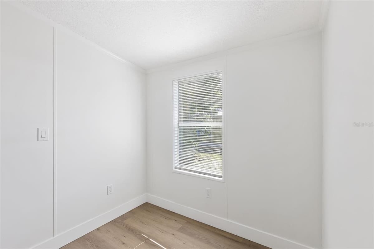 5038 CAMBRIDGE DRIVE — photo 20 of 29