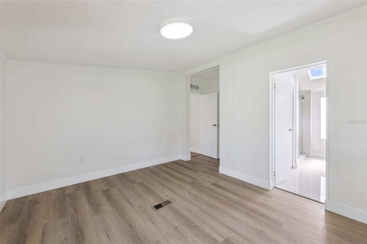 5038 CAMBRIDGE DRIVE — photo 16 of 29