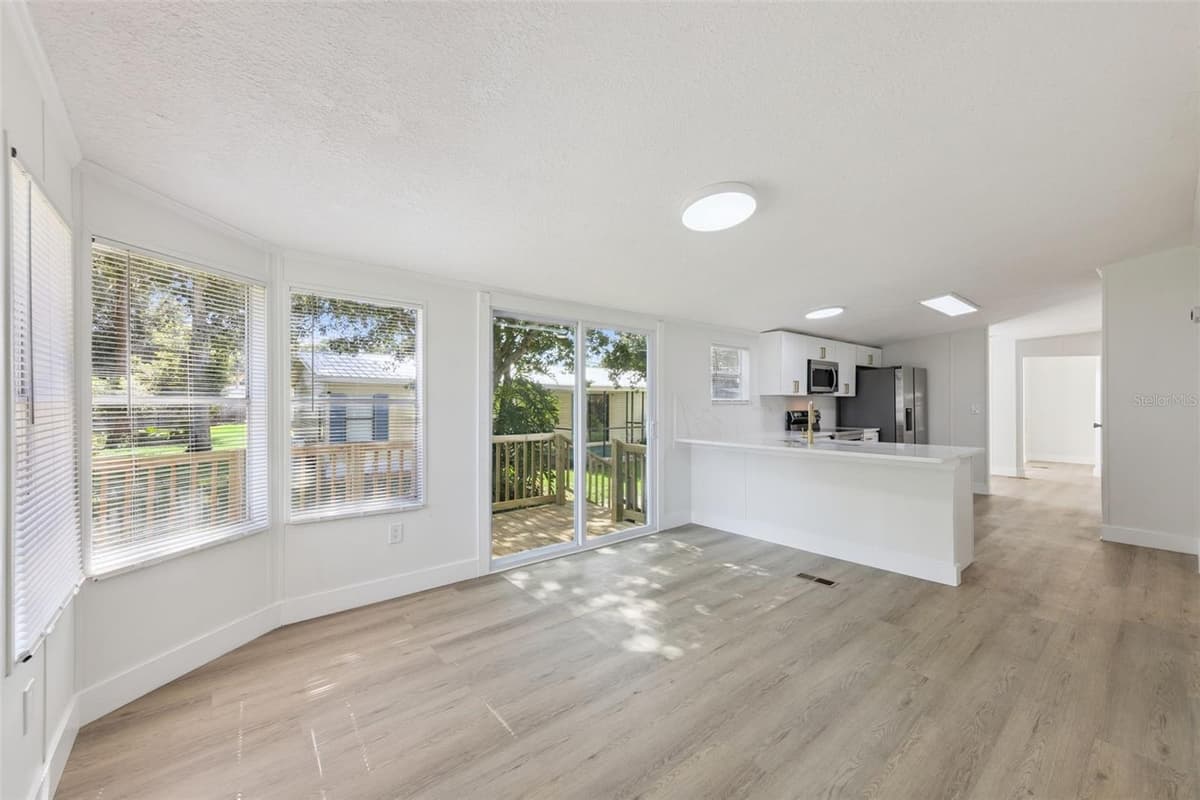 5038 CAMBRIDGE DRIVE — photo 6 of 29