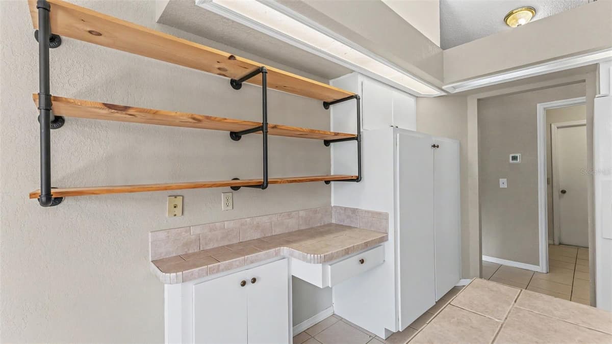 2515 JENNIFER DRIVE — photo 16 of 45