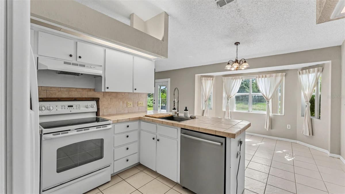 2515 JENNIFER DRIVE — photo 17 of 45