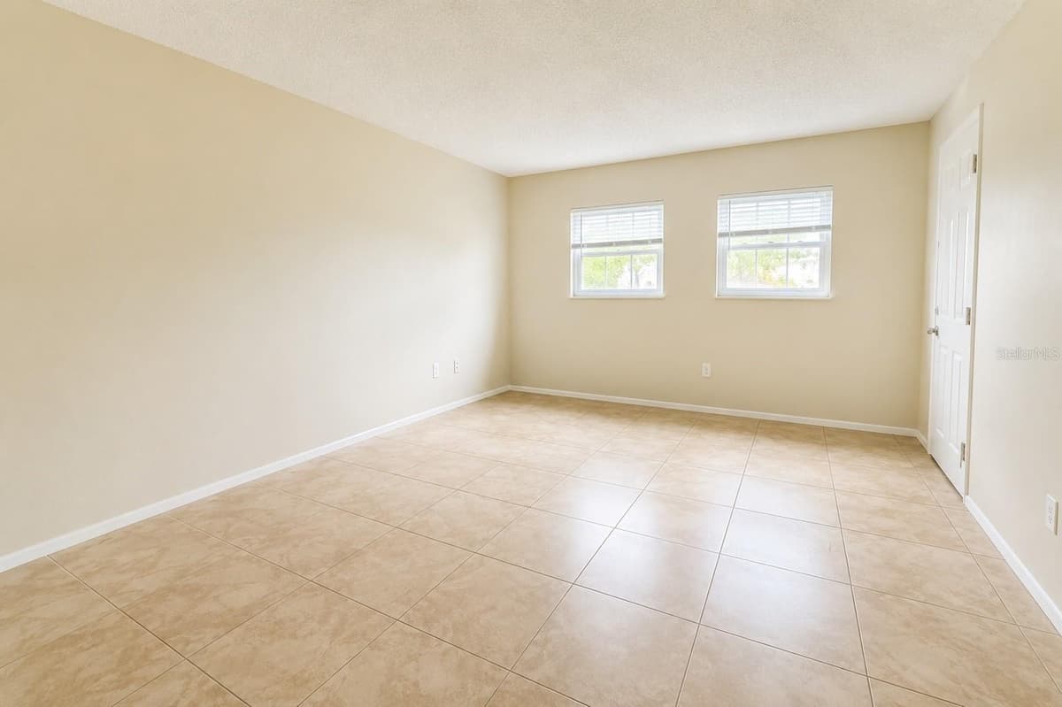 828 SKY LAKE CIRCLE — photo 2 of 6