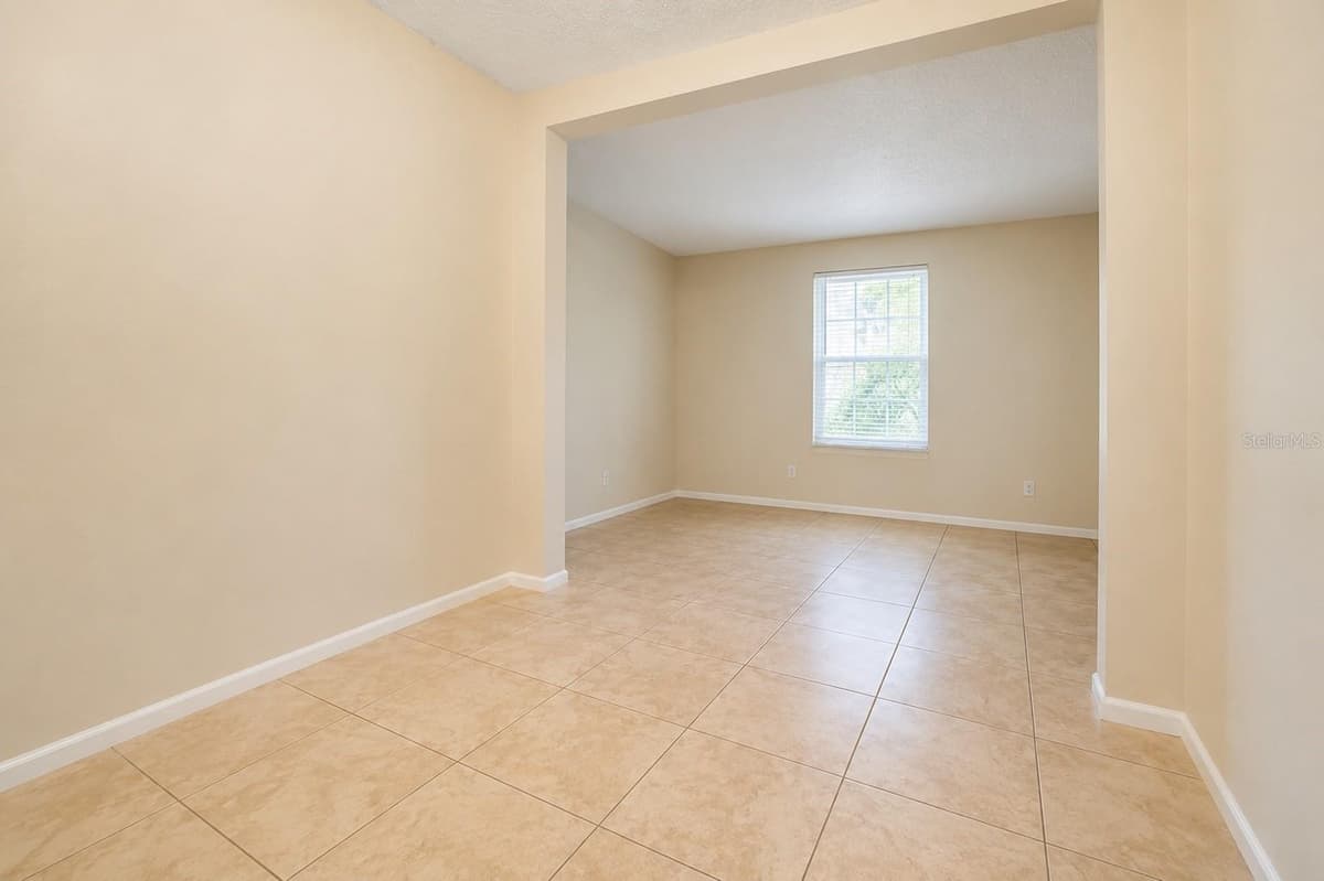 828 SKY LAKE CIRCLE — photo 4 of 6