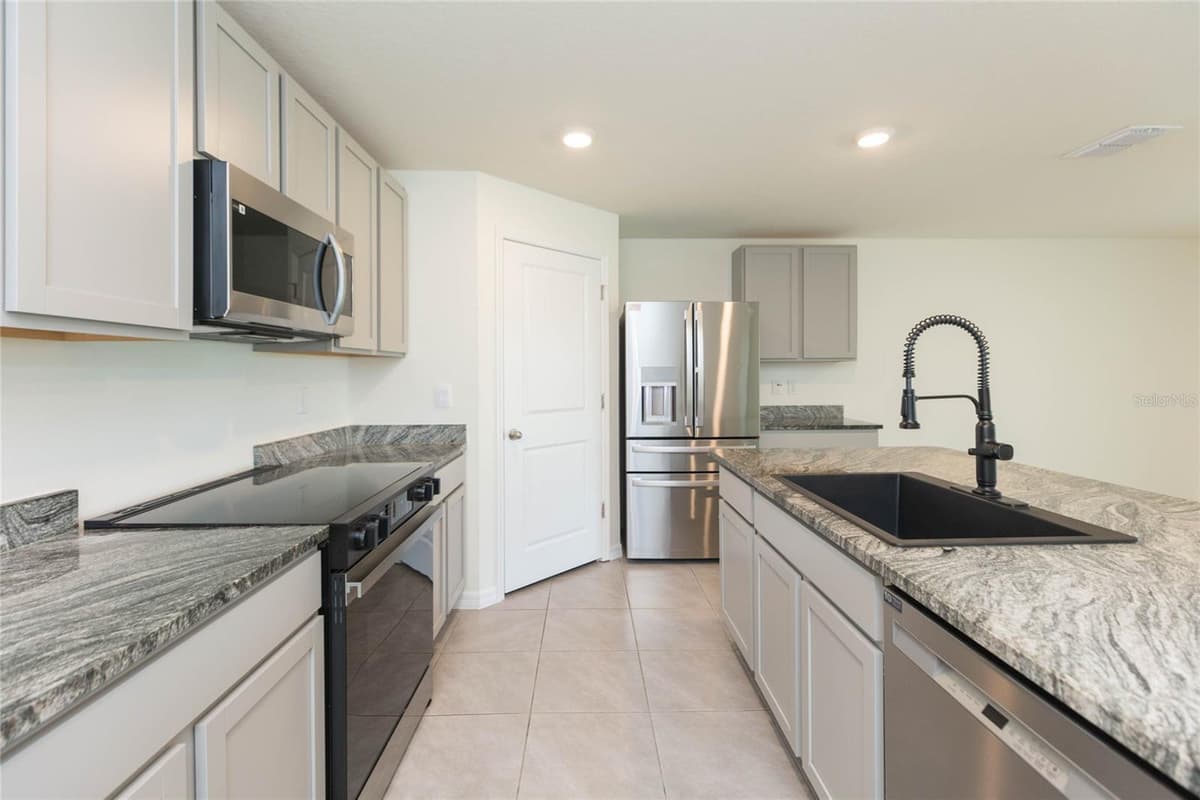 10732 CHIPPEWA DRIVE — photo 11 of 47