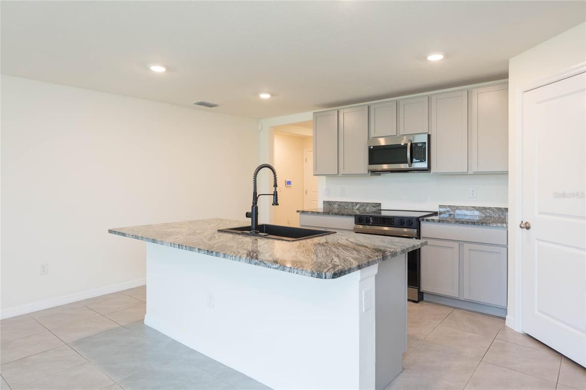 10732 CHIPPEWA DRIVE — photo 12 of 47
