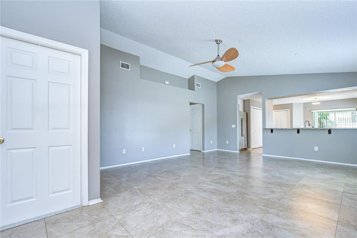 8736 MORRISON OAKS COURT — photo 11 of 40
