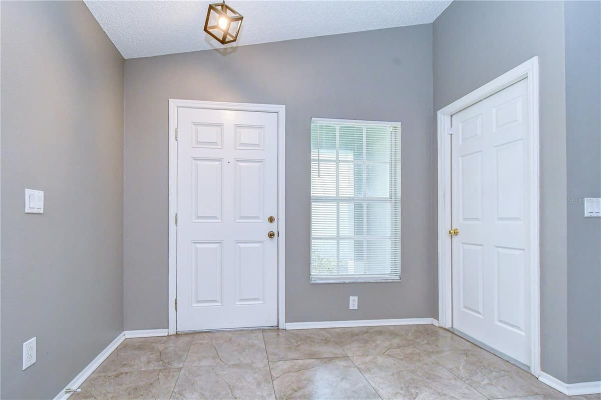 8736 MORRISON OAKS COURT — photo 7 of 40