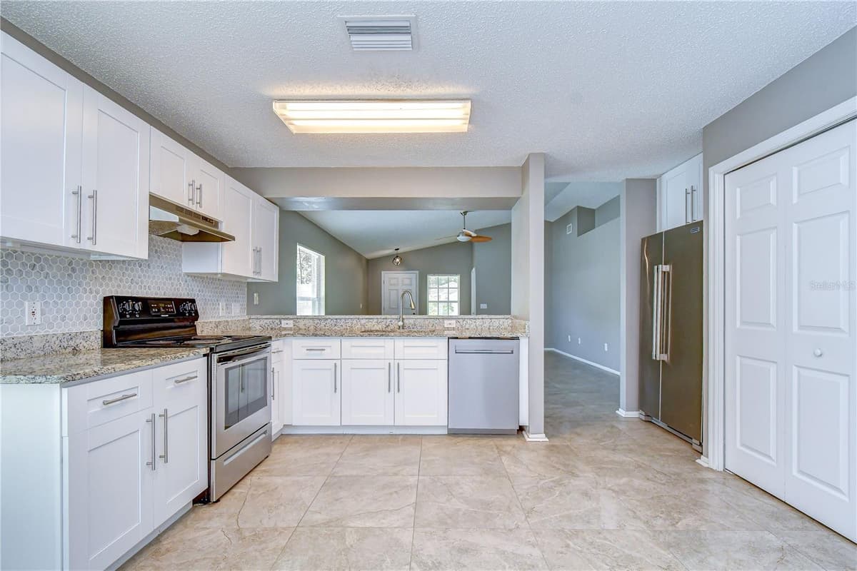 8736 MORRISON OAKS COURT — photo 18 of 40