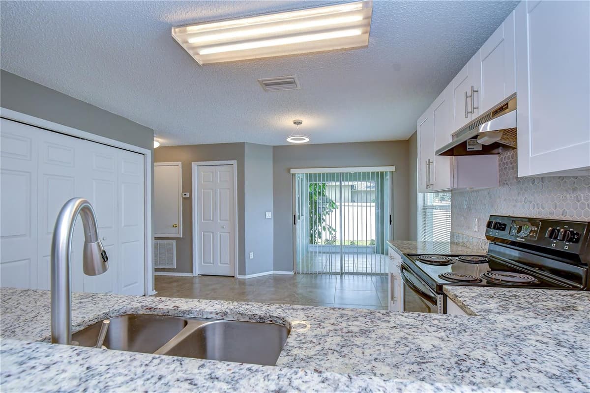 8736 MORRISON OAKS COURT — photo 15 of 40