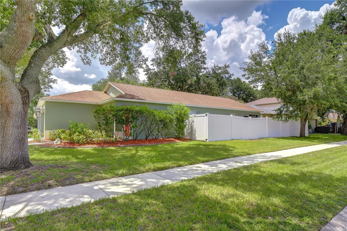 8736 MORRISON OAKS COURT — photo 4 of 40