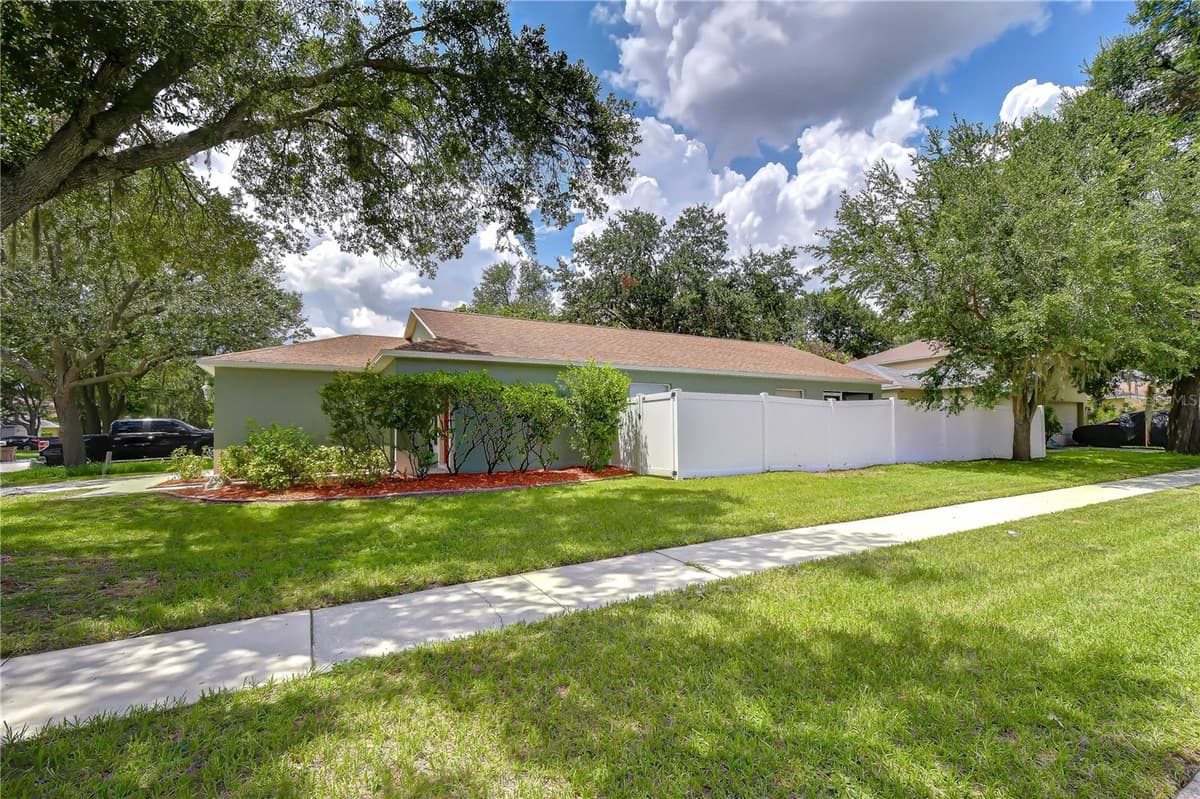 8736 MORRISON OAKS COURT — photo 3 of 40