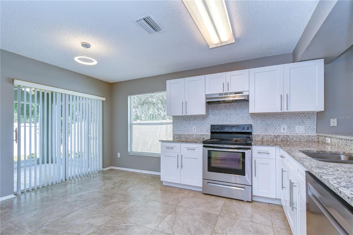 8736 MORRISON OAKS COURT — photo 16 of 40