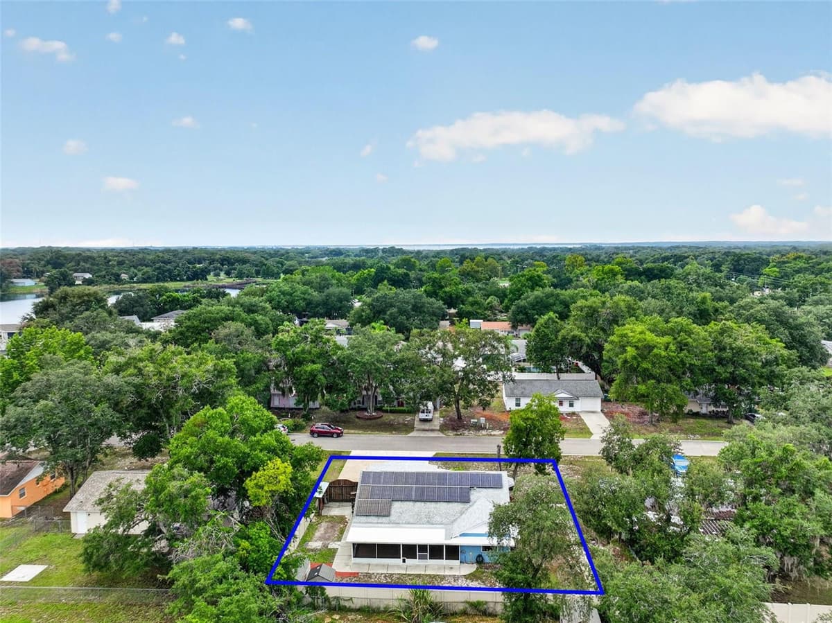 606 CRICKET HOLLOW LANE — photo 4 of 42