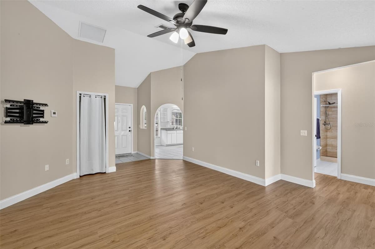 606 CRICKET HOLLOW LANE — photo 14 of 42