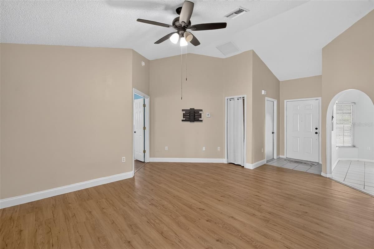 606 CRICKET HOLLOW LANE — photo 15 of 42