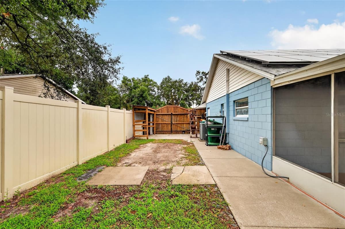 606 CRICKET HOLLOW LANE — photo 37 of 42