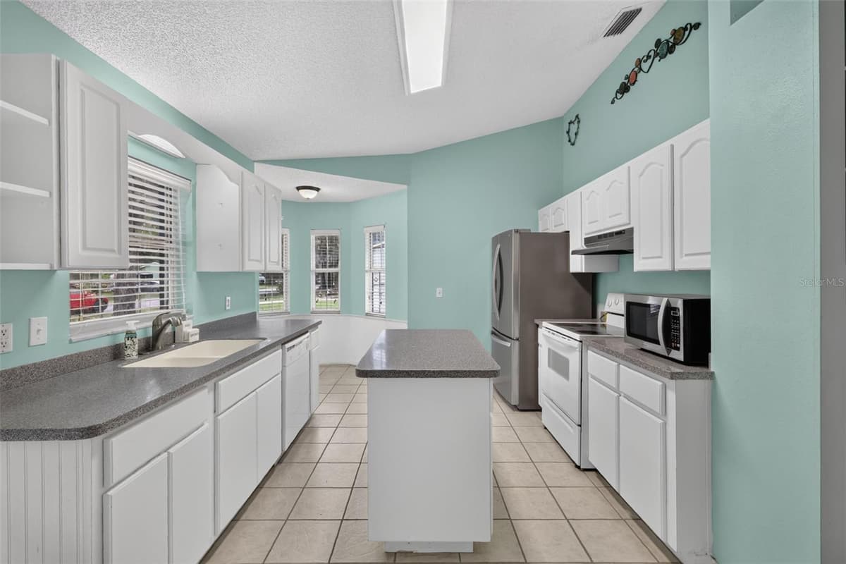 606 CRICKET HOLLOW LANE — photo 18 of 42