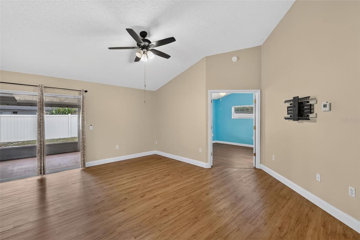 606 CRICKET HOLLOW LANE — photo 11 of 42