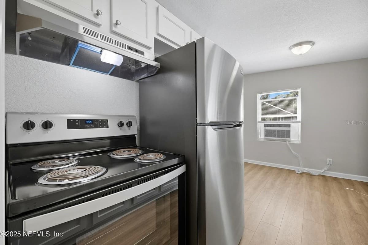 5306 PARIS AVENUE — photo 8 of 26