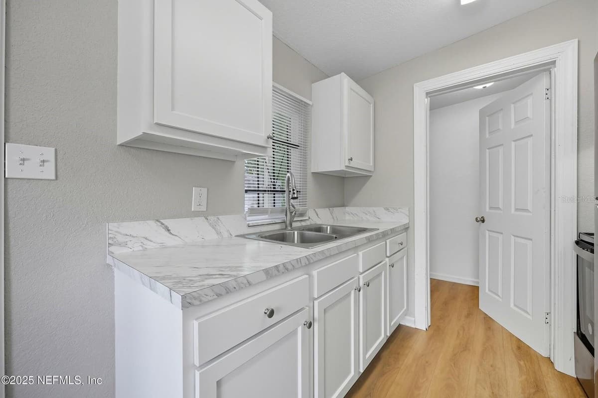 5306 PARIS AVENUE — photo 7 of 26