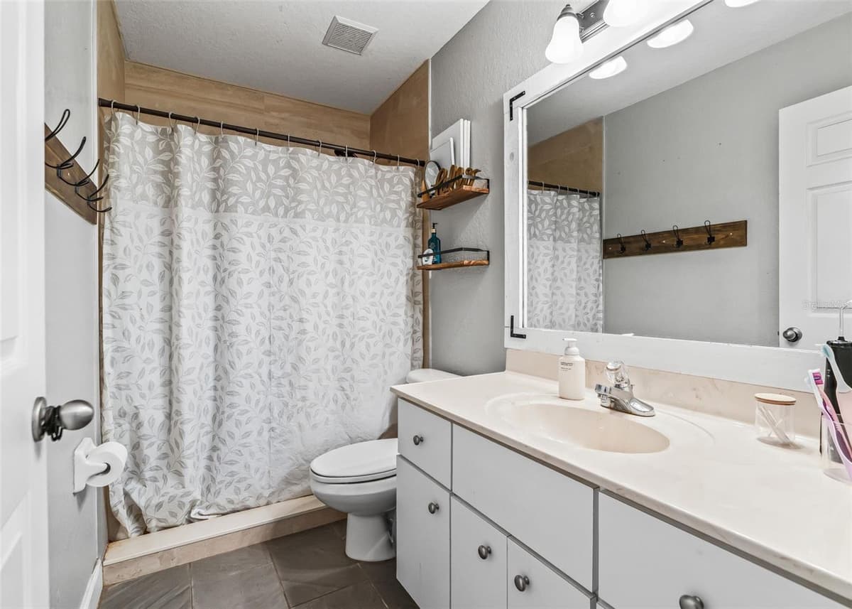 6 HEMLOCK COURT PASS — photo 19 of 33