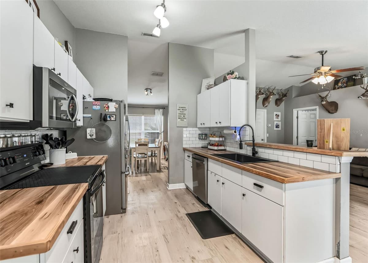 6 HEMLOCK COURT PASS — photo 14 of 33