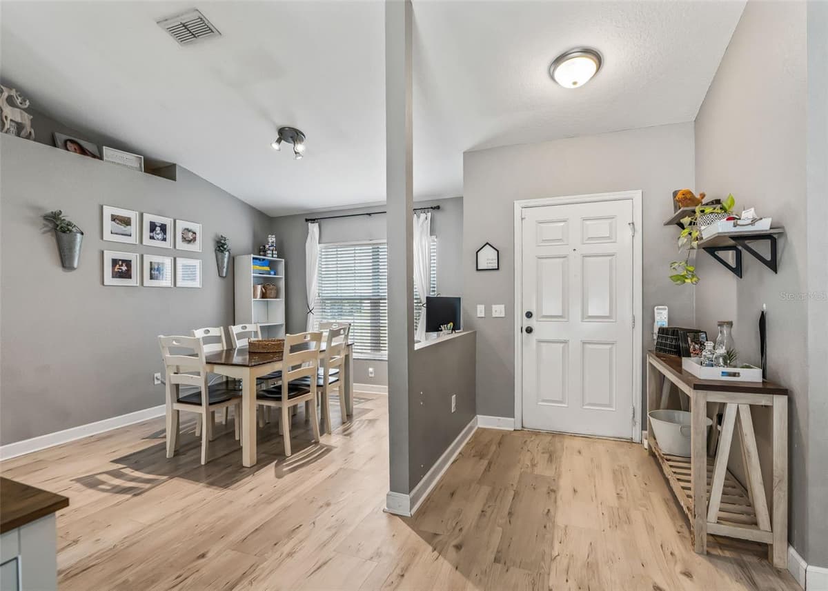 6 HEMLOCK COURT PASS — photo 6 of 33