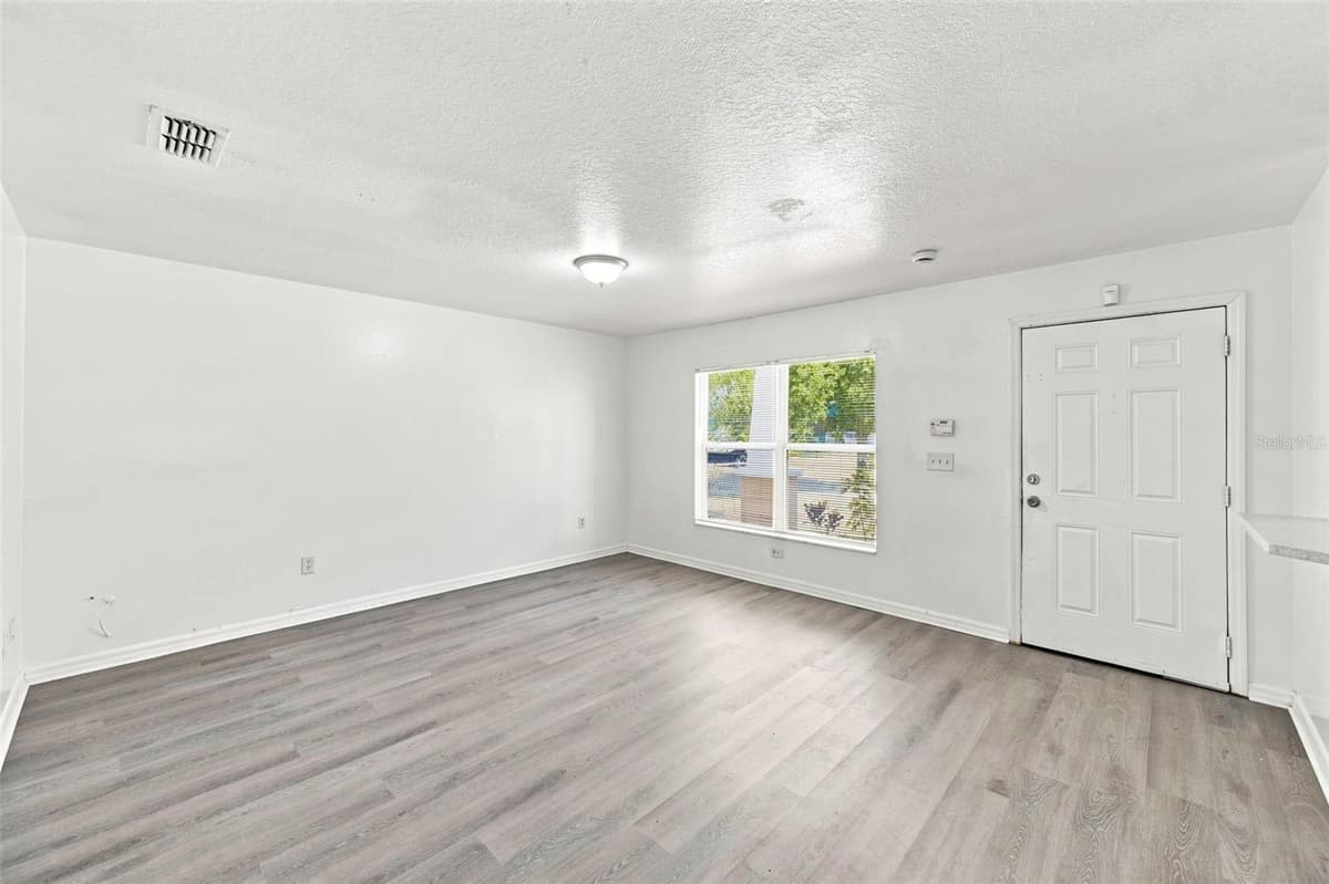 980 13TH AVENUE — photo 4 of 26
