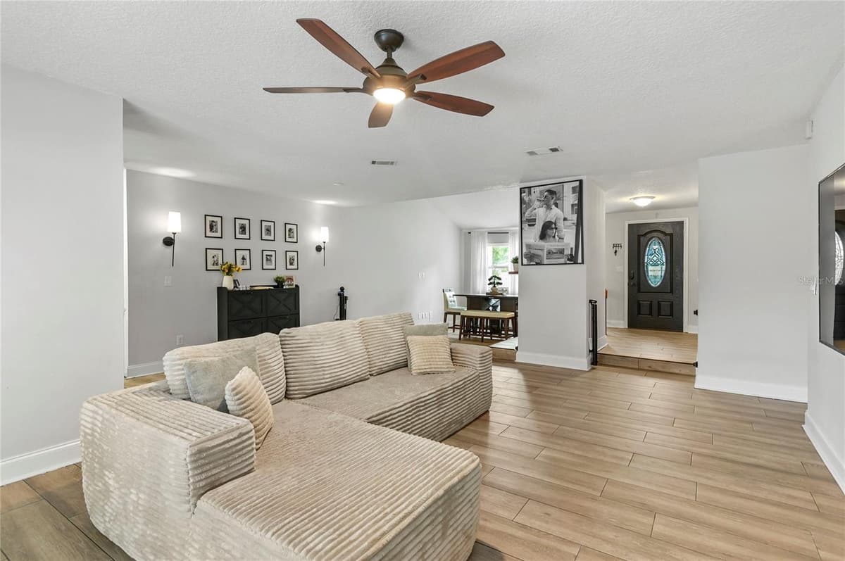 872 FALKIRK DRIVE — photo 2 of 22