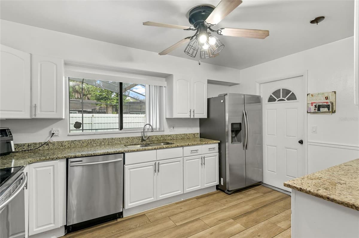872 FALKIRK DRIVE — photo 8 of 22