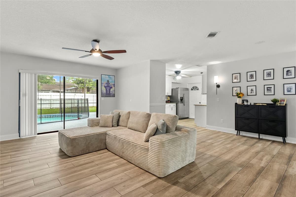 872 FALKIRK DRIVE — photo 3 of 22