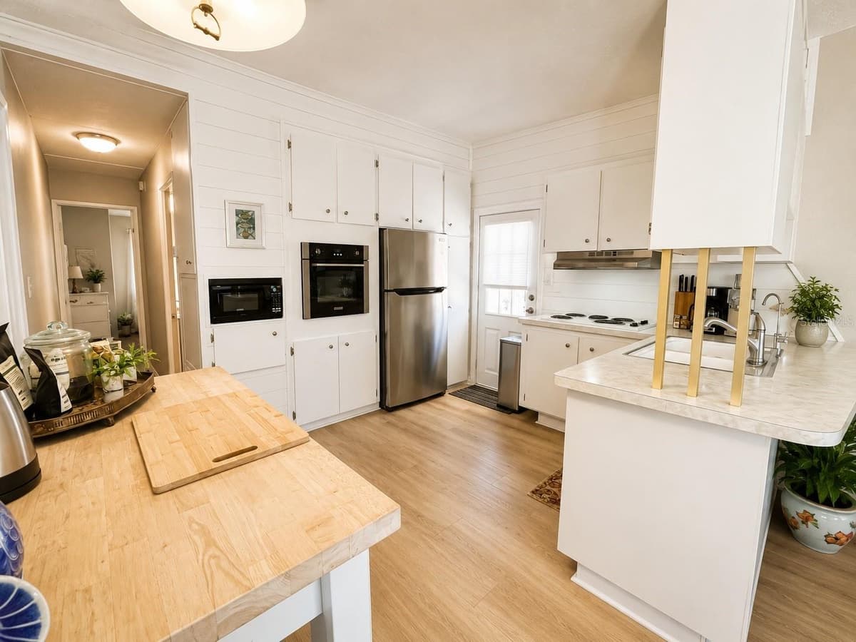 6621 MARINA DRIVE — photo 8 of 37