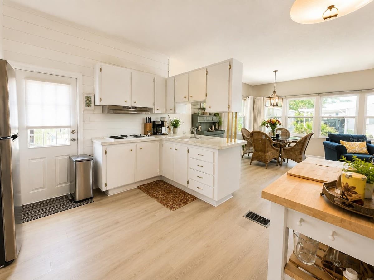 6621 MARINA DRIVE — photo 9 of 37