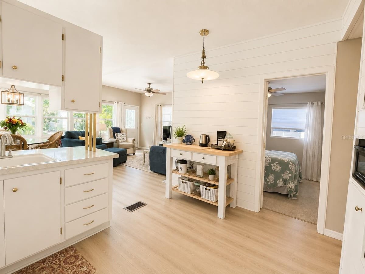 6621 MARINA DRIVE — photo 10 of 37