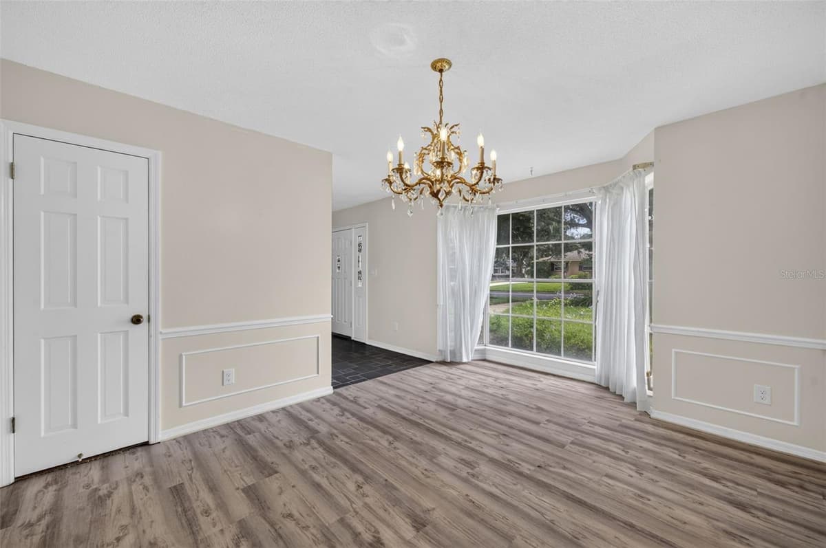 60 OAKLEIGH LANE — photo 7 of 36