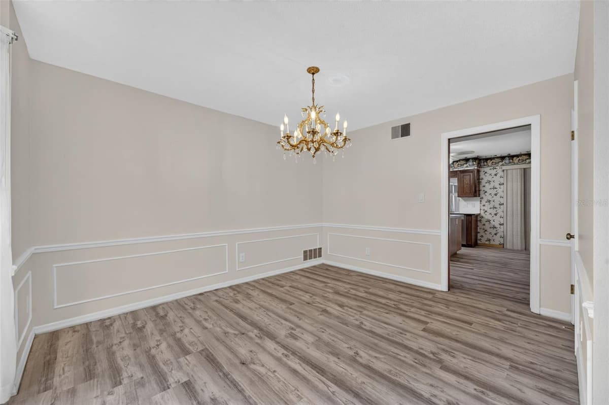 60 OAKLEIGH LANE — photo 6 of 36