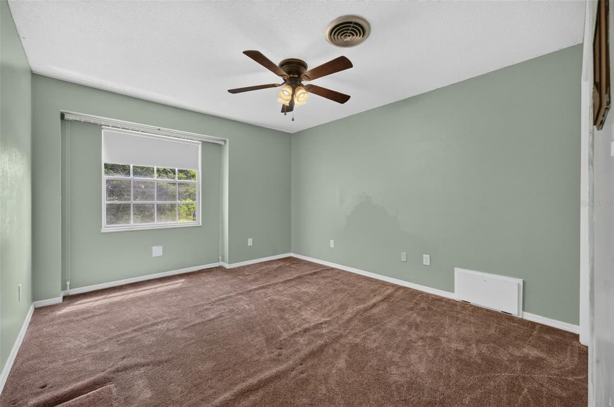 60 OAKLEIGH LANE — photo 17 of 36