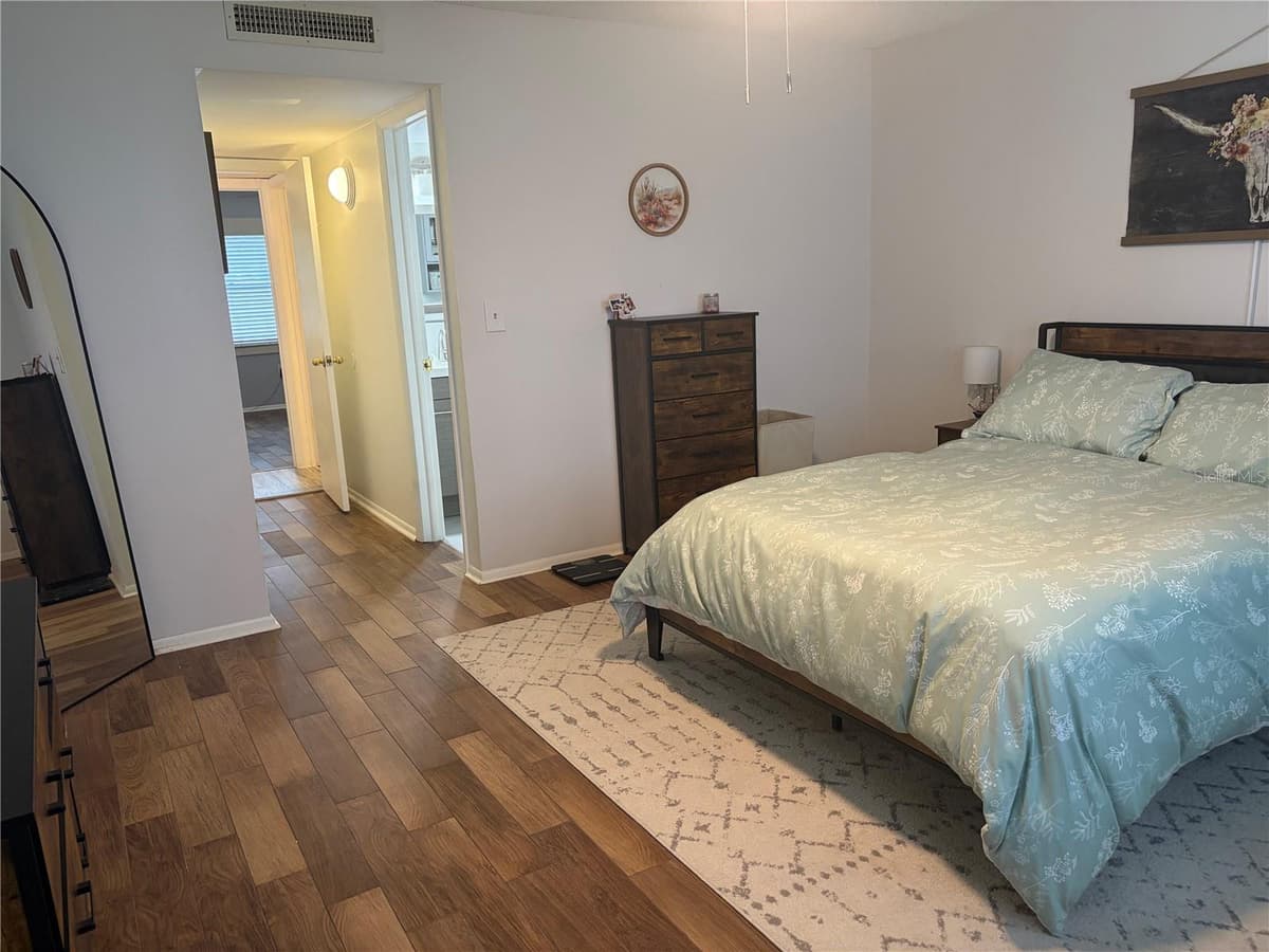 6002 AMBERLY AVENUE — photo 9 of 13